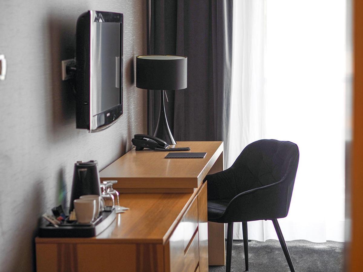 Willa Port Ostroda Bagian luar foto A typical hotel room