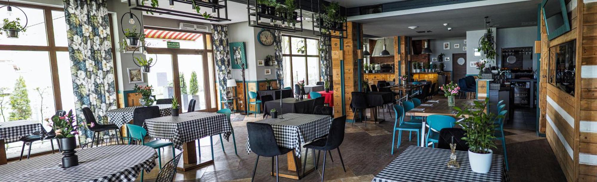 Willa Port Ostroda Bagian luar foto Restaurant in Georgia