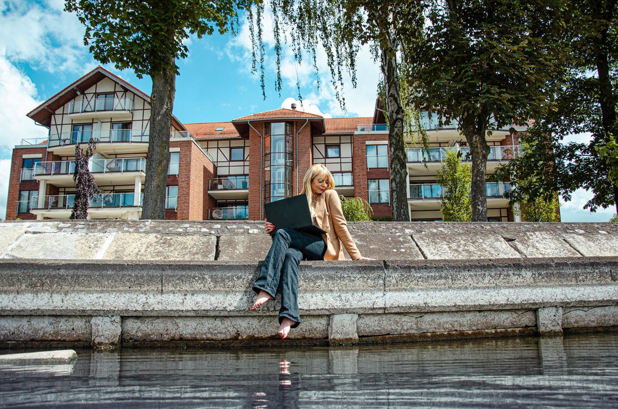 Willa Port Ostroda Bagian luar foto A student studying at the University of Kent