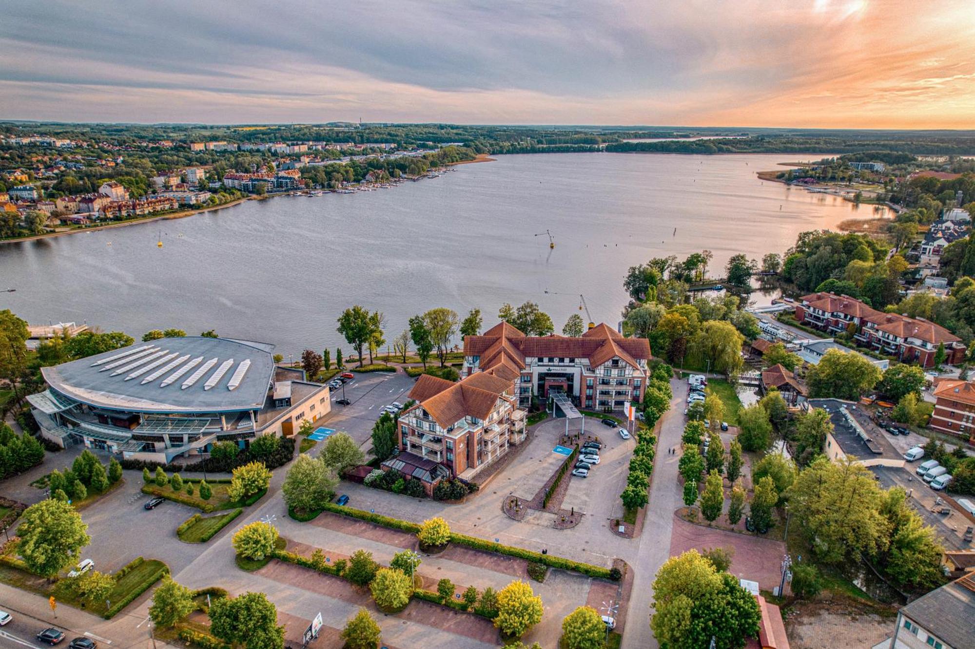 Willa Port Ostroda Bagian luar foto Aerial view of the town