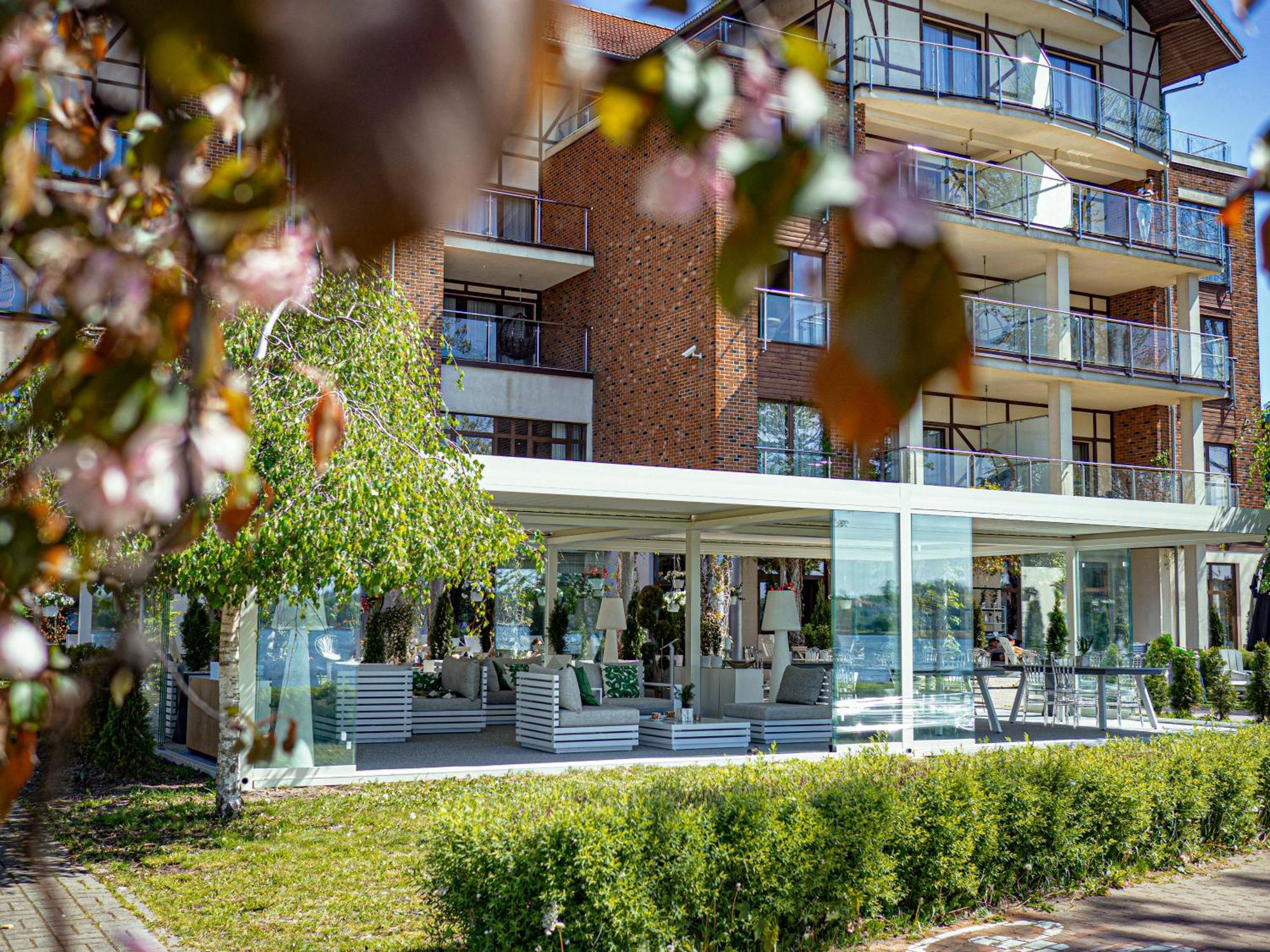Willa Port Ostroda Bagian luar foto The hotel's main entrance